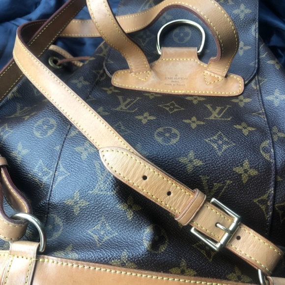 Louis Vuitton Montsouris MM - Picture 8 of 12